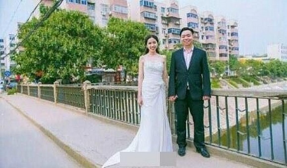 6-year-old boy vowed to marry his childhood sweetheart, really marries her 18 years later