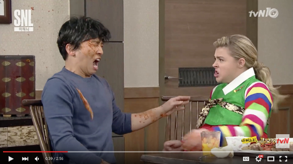 Chloe Grace Moretz delivers kimchi slap down during a spot on Korea’s Saturday Night Live【Video】