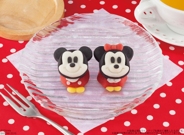 Too-cute-to-eat Mickey and Minnie Japanese confections melt our heart!