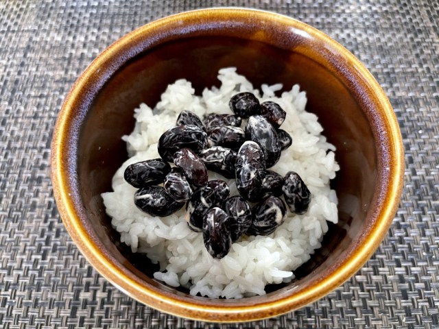 The most expensive natto in Japan – Eating the “black diamonds” of Tanba Kuro【Taste test】