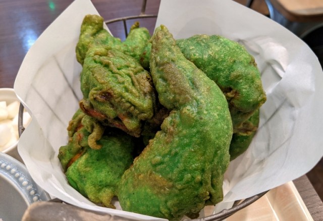 We eat green fried chicken that looks like broccoli from a Shibuya chicken shop【Taste test】